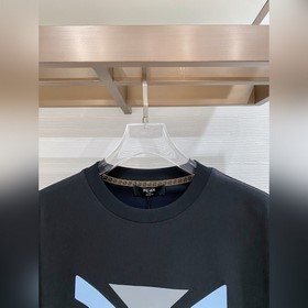 Fendi — эксклюзивная новинка： мужская 