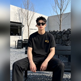Fendi — эксклюзивная новинка： мужская 