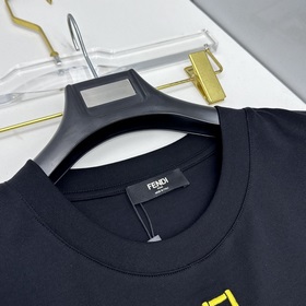 Fendi： премьера новой коллекции в фирм