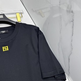 Fendi： премьера новой коллекции в фирм