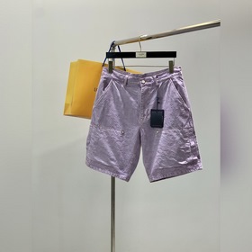 Цена пиджака — 3500, цена шорт — 2700.