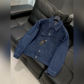 Цена одежды — 3500, цена шорт — 2700. 