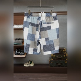 Fendi — модный комплект из жакетчика