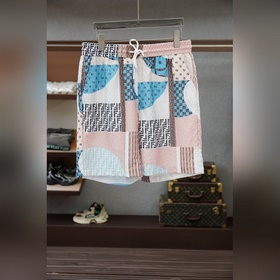 Fendi — модный комплект из жакетчика