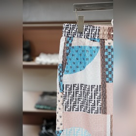 Fendi — модный комплект из жакетчика