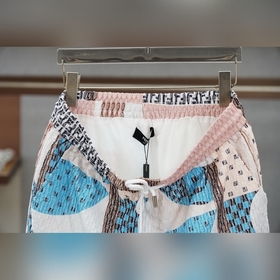 Fendi — модный комплект из жакетчика
