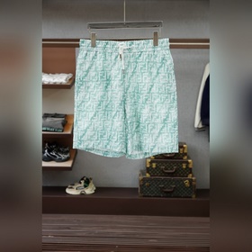 Fendi — модный комплект из жакетчика