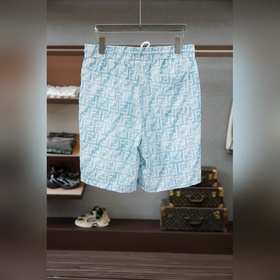 Fendi — модный комплект из жакетчика