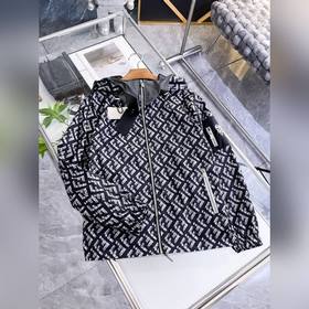 Новая куртка Fendi из весенней коллекц