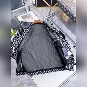 Новая куртка Fendi из весенней коллекц