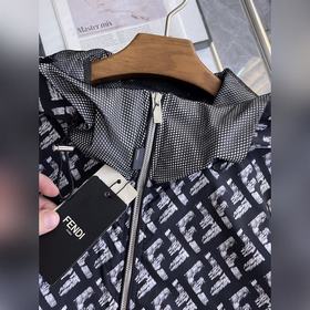 Новая куртка Fendi из весенней коллекц
