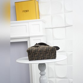 Оригинальная модель FENDI — новая сумк