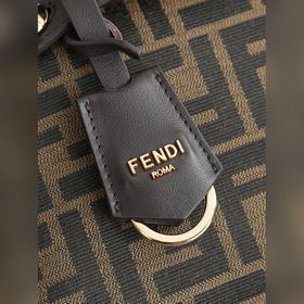Оригинальная модель FENDI — новая сумк