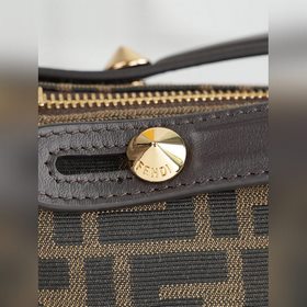 Оригинальная модель FENDI — новая сумк