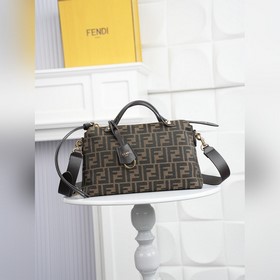 Оригинальная модель FENDI — новая сумк
