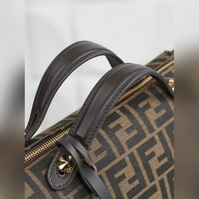 Оригинальная модель FENDI — новая сумк