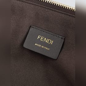 Оригинальная модель FENDI — новая сумк