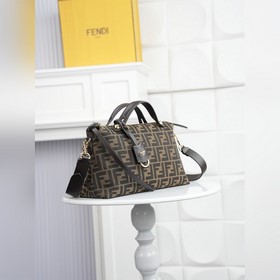 Оригинальная модель FENDI — новая сумк