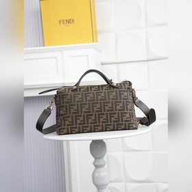 Оригинальная модель FENDI — новая сумк
