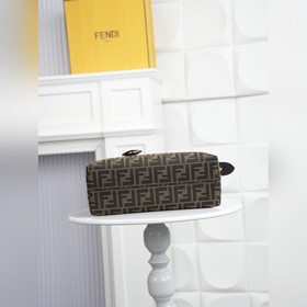 Оригинальная модель FENDI — новая сумк