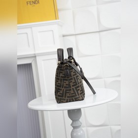 Оригинальная модель FENDI — новая сумк