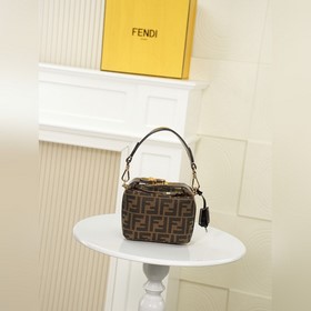 Винтажная косметичка с логотипом Fendi