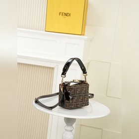 Винтажная косметичка с логотипом Fendi