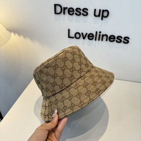 Новинки на официальном сайте GUCCI： ры