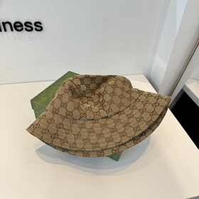 Новинки на официальном сайте GUCCI： ры