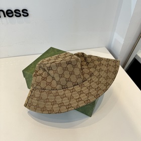 Новинки на официальном сайте GUCCI： ры