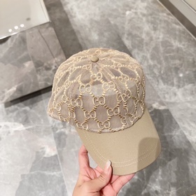 Новая модель бейсболки GUCCI с лаконич