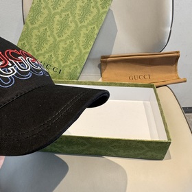 Новая бейсболка из коллекции GUCCI, из