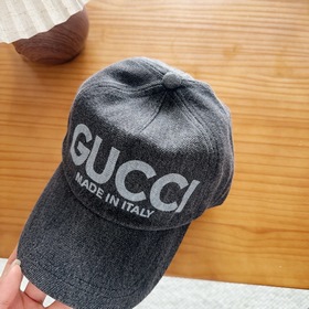 Новая бейсболка из ассортимента бренда