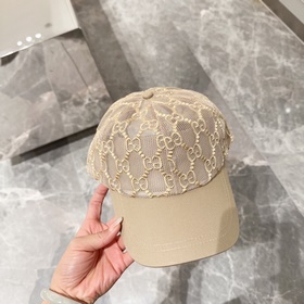 Новая модель бейсболки GUCCI с лаконич