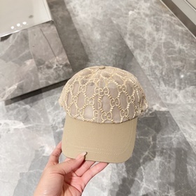 Новая модель бейсболки GUCCI с лаконич