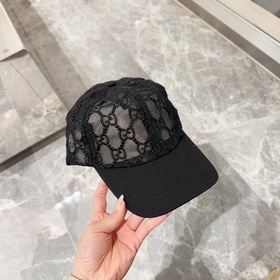 Новая модель бейсболки GUCCI с лаконич