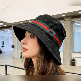 Классическая рыбацкая кепка Gucci с уз