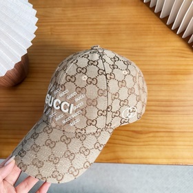 Новая модель бейсболки GUCCI с лаконич