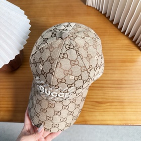 Новая модель бейсболки GUCCI с лаконич