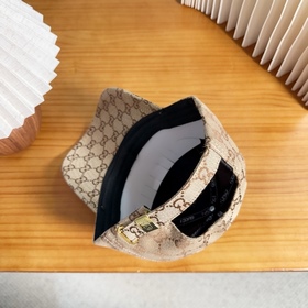 Новая модель бейсболки GUCCI с лаконич