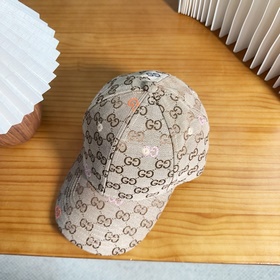 Новая модель бейсболки GUCCI с лаконич