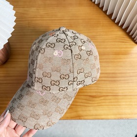 Новая модель бейсболки GUCCI с лаконич