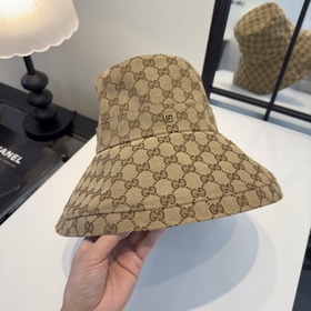 Новая модель рыбацкой кепки Gucci с ши