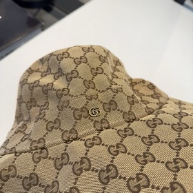 Новая модель рыбацкой кепки Gucci с ши