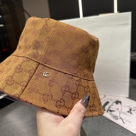 Классическая рыбацкая кепка Gucci с уз