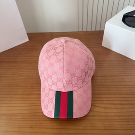GUCCI — лаконичная бейсболка, очень мо