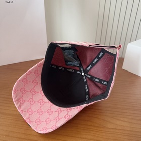 GUCCI — лаконичная бейсболка, очень мо
