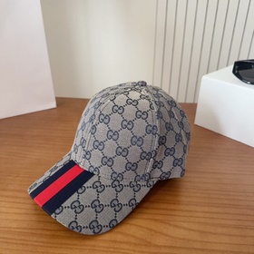 GUCCI — лаконичная бейсболка, очень мо