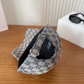 GUCCI — лаконичная бейсболка, очень мо
