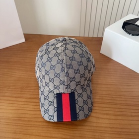 GUCCI — лаконичная бейсболка, очень мо